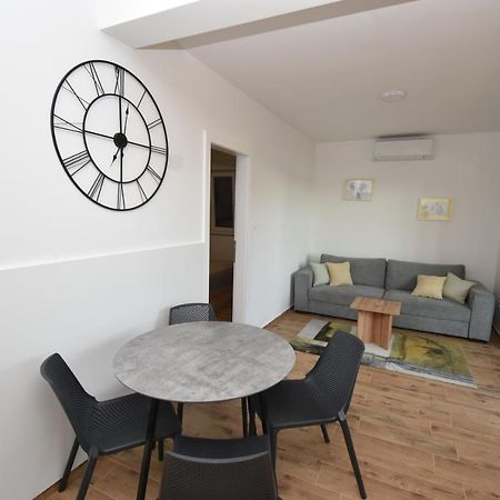 Apartman Bela Tisno Exteriör bild