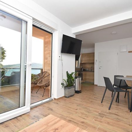 Apartman Bela Tisno Exteriör bild