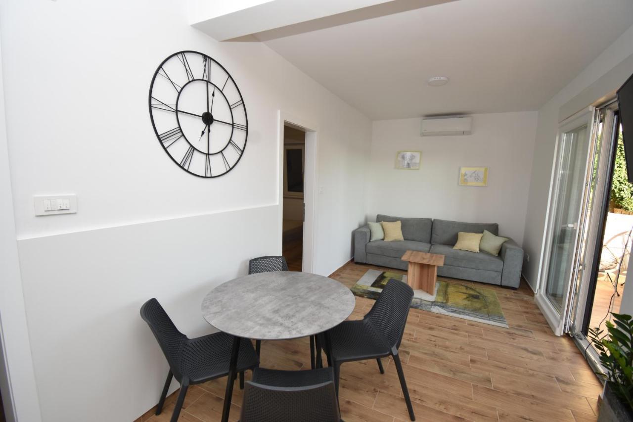 Apartman Bela Tisno Exteriör bild