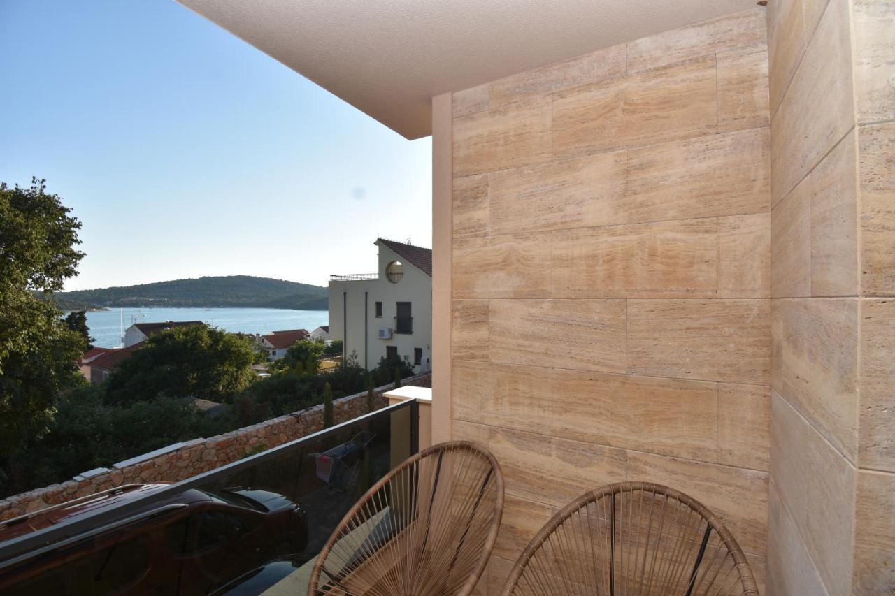 Apartman Bela Tisno Exteriör bild