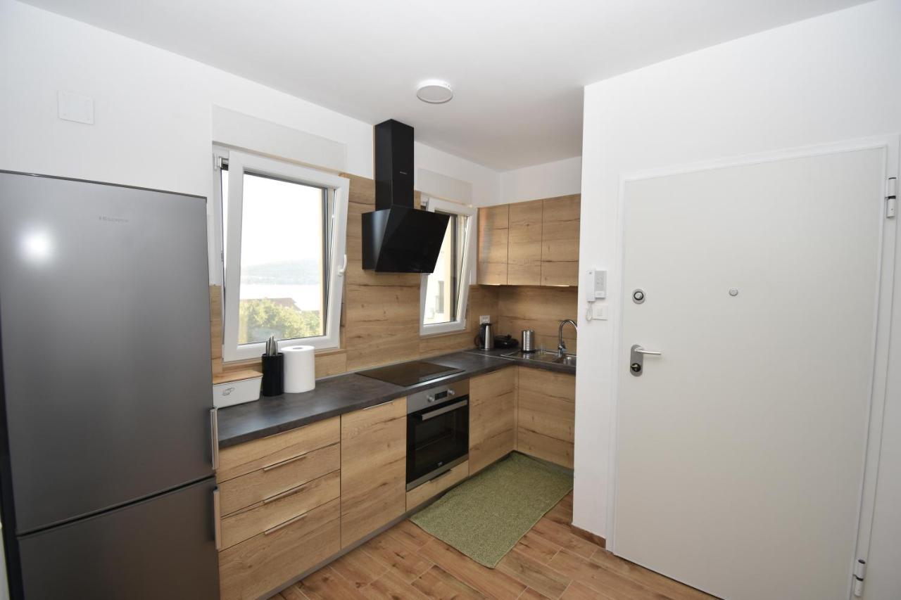 Apartman Bela Tisno Exteriör bild