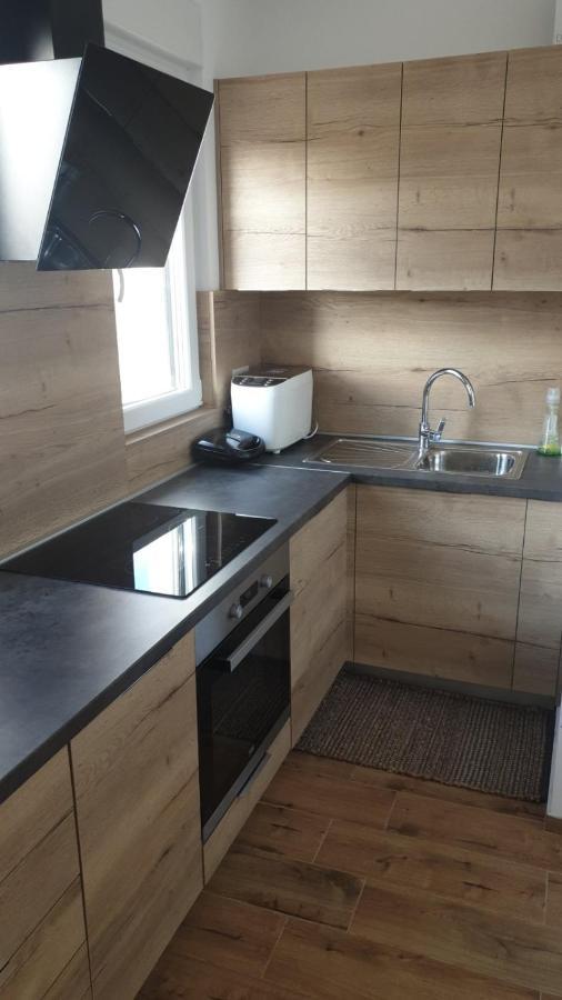 Apartman Bela Tisno Exteriör bild